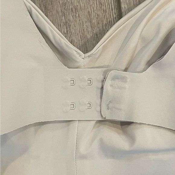 Lululemon Hold True Bra 32E Wireless Molded Cups Nude Cream Adjustable - Picture 2 of 6